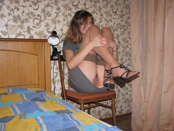 Молоденькие нимфоманки показывают свои сочные писи 7 фотка