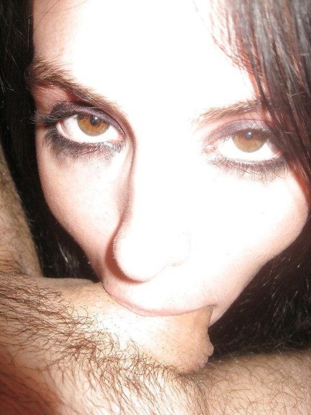 Красивые пилотки трахаются ради глотка спермы 18 фотка