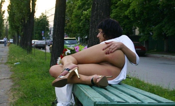 Озабоченные девки раздвигают ножки и показывают красивые пилотки 3 фотка