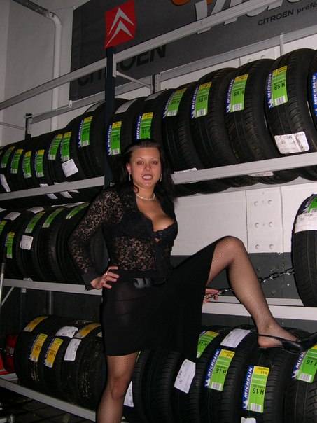 Изменщица жена на шиномонтажке взяла хер за щеку 2 фотка