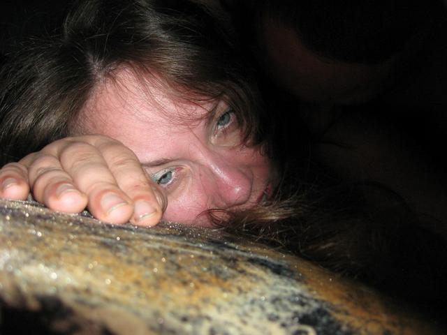 Красивая шмара в чулках любит играться с плеткой 24 фотка