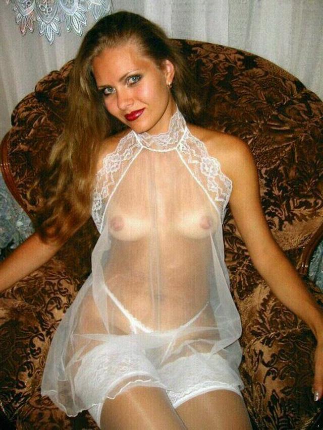 Молоденькие и зрелые сучки блестят своими пилотками 12 фотка