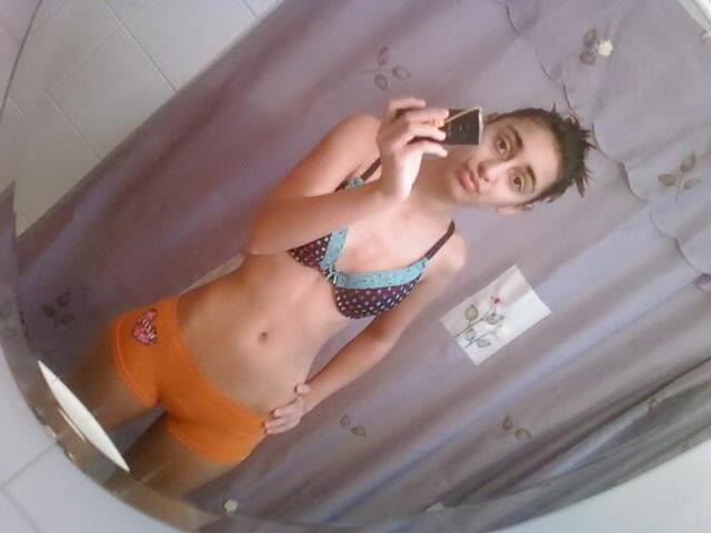 Знаменитая сучка Аля блистает своими большими сиськами 12 фотка