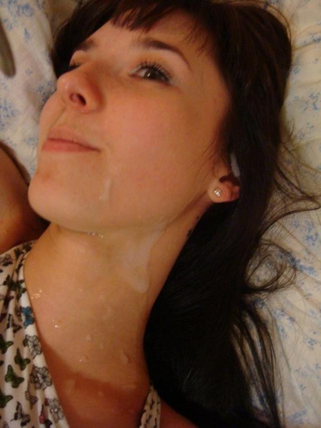 Молоденькие курвы любят глотать сперму и размазывать по лицу 7 фотка