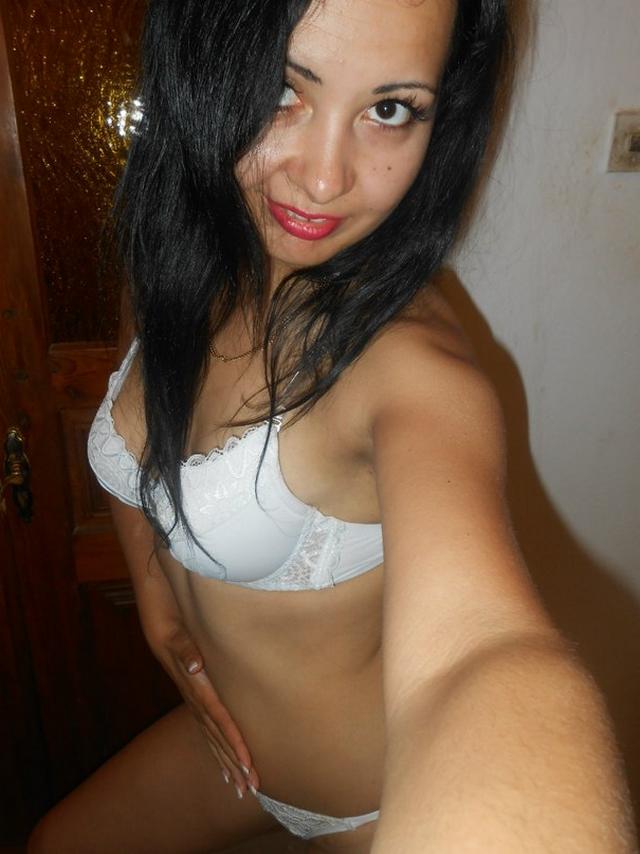 Замечательные одинокие телки показали себя в чулках 25 фотка