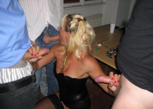 Ненасытные давалки трахаются в жёстких групповых оргиях 31 фотка