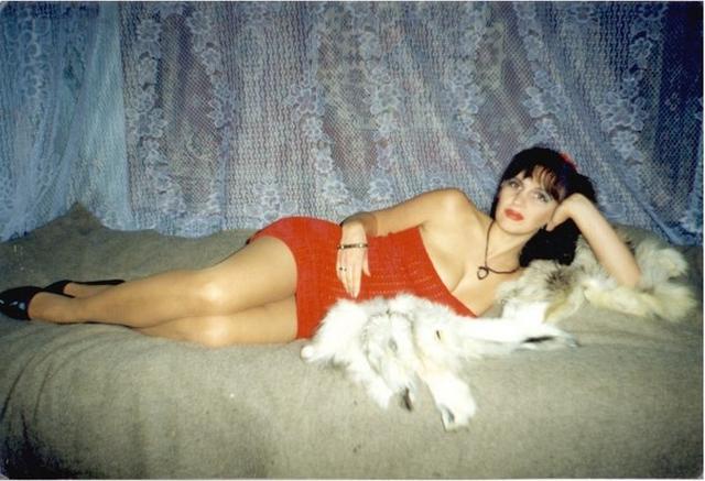 Голые брюнетки дома хотят страсти и интима 21 фотка