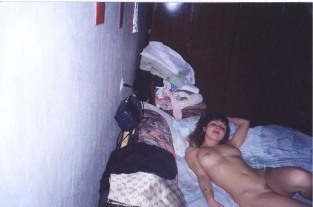 Студентка Аля и её подруги совсем обнажились дома 4 фотка