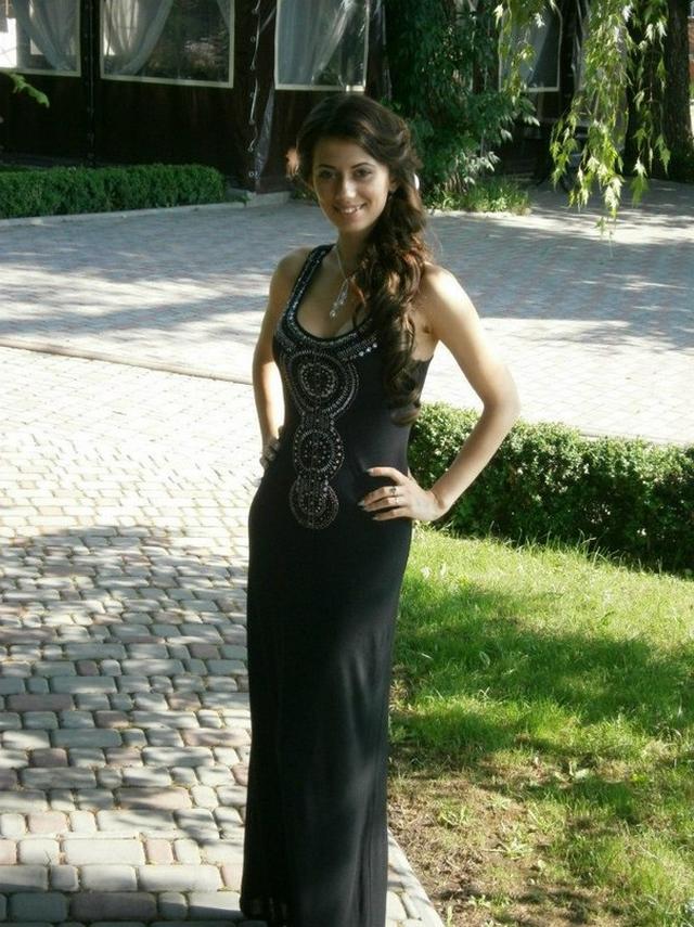 Красивая Настя не против показать сиськи первому встречному на улице 11 фотка