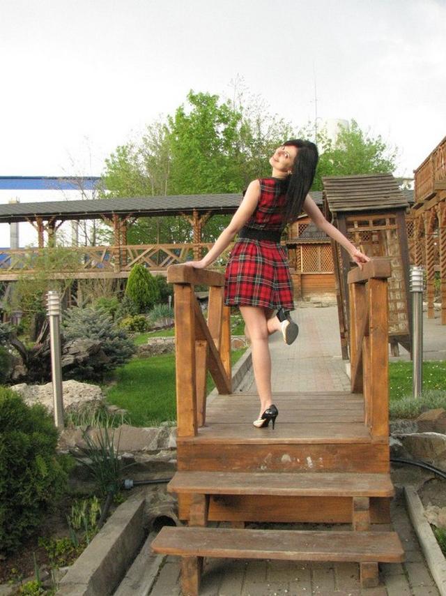 Красивая Настя не против показать сиськи первому встречному на улице 14 фотка