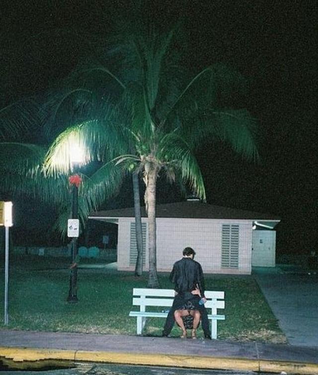 Любители экстрима кайфуют от секса на улице и в публичных местах 7 фотка