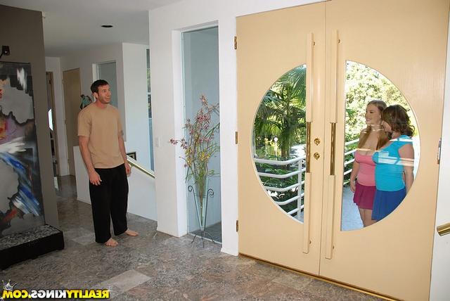 Двое жирных студенток с аппетитными сиськами сбежали с пар 3 фотка