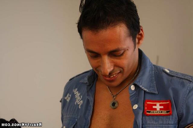 За деньги молодые извращенки готовы принимать мочу и сосать у незнакомцев 17 фотка