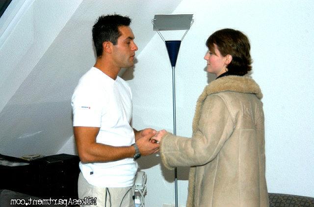 Худая жена отсосала и дала себя трахнуть 3 фотка