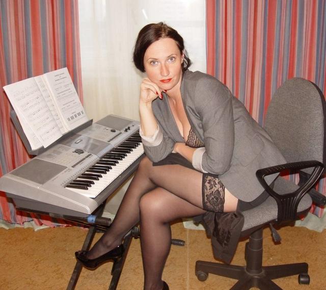 Соблазнительные зрелые телки в чулках и их большие сиськи 20 фотка