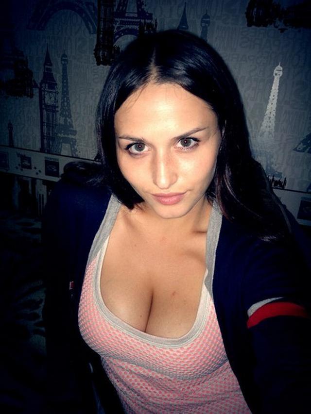 Симпатичные студентки виляют своими большими дойками 19 фотка