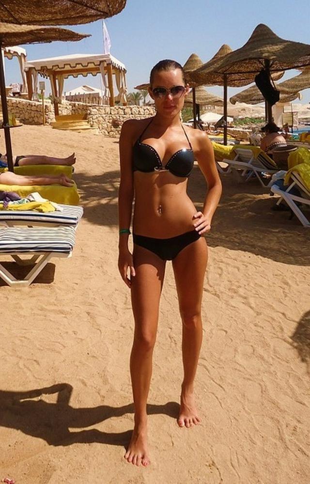 Красивые и откровенные тёлочки позируют дома в лучших позах 35 фотка